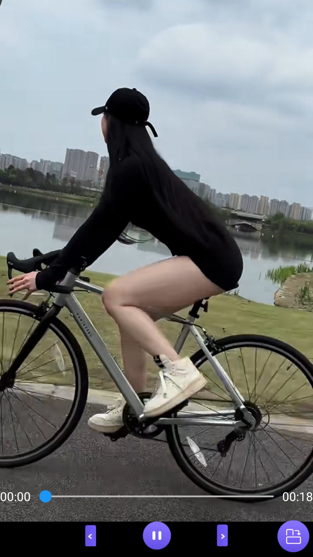 女款职业装白色衬衣女老师截图